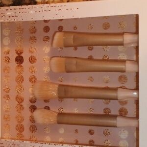Makeup Brush Set New In Package. Pale Pink